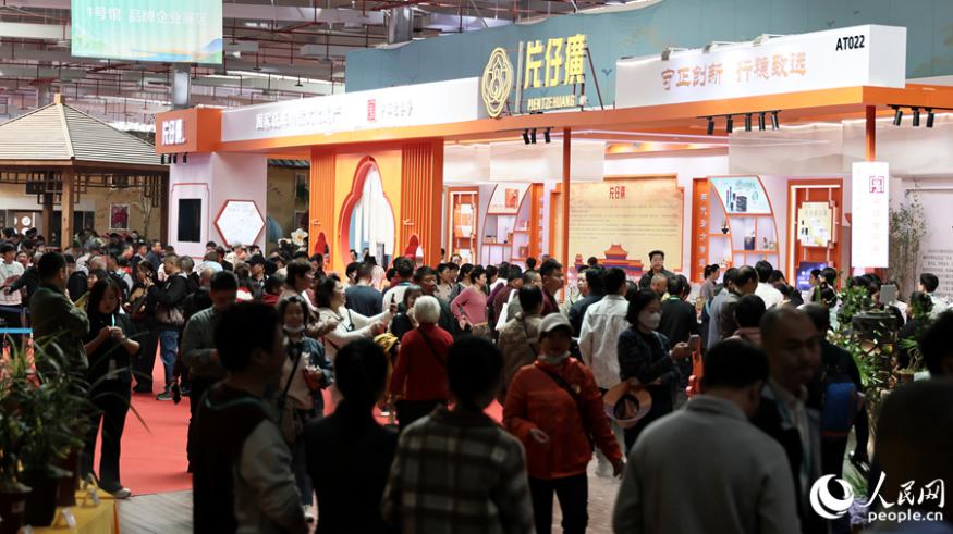 此次展会吸引超400家国内外企业参展。人民网记者 李昌乾摄