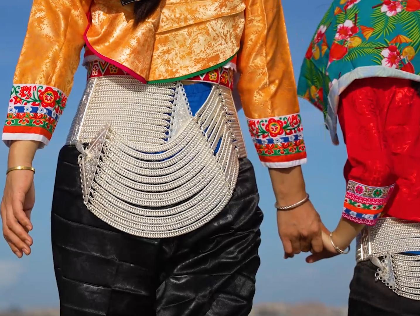 惠安女的银腰链。受访者供图