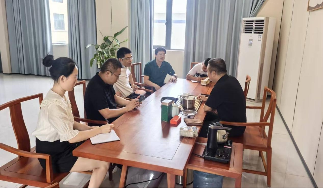 福清江阴镇的党员干部深入企业协调解决重难点问题