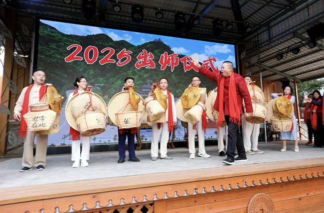 出师仪式。黄东华摄