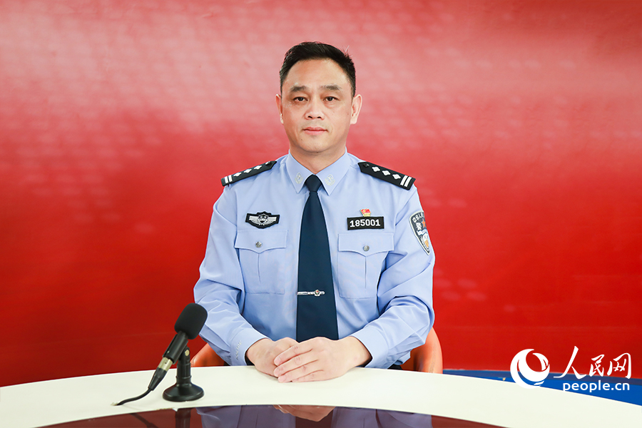 福州市永泰县公安局局长罗清武接受人民网专访。人民网记者 陈永整摄