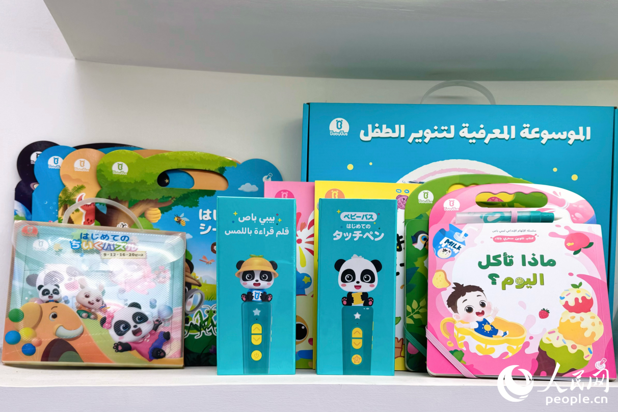 海外多语种产品。人民网记者 李唯一摄