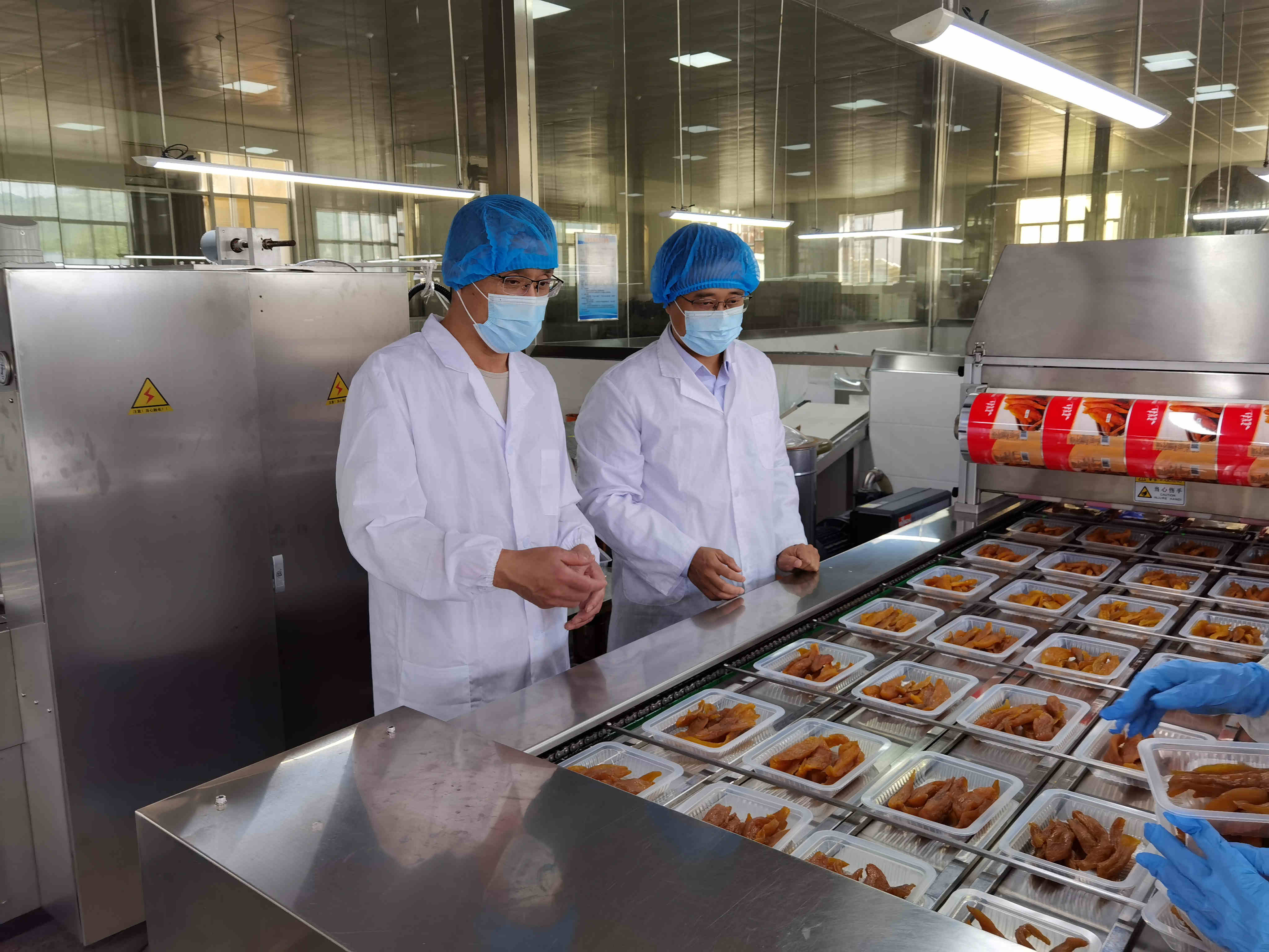 深入连城国家甘薯现代农业产业园指导地瓜干加工企业开展加工技术攻关