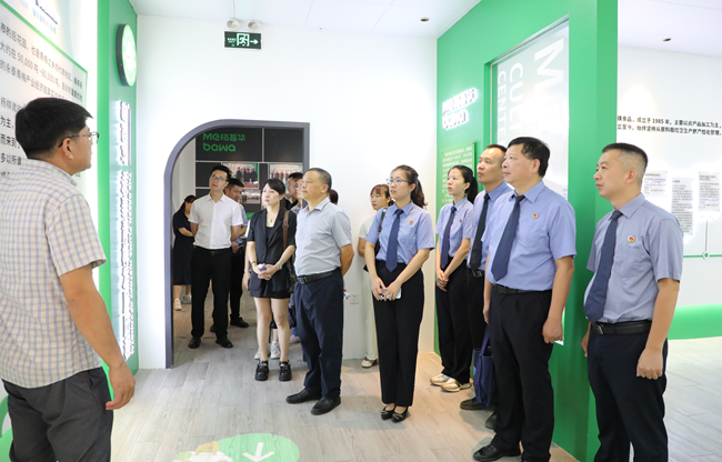 福州市检察院与永泰县检察院共同走进梅百华企业参观企业展厅