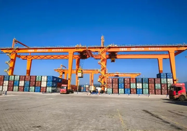 福州港宁德市域首个自动化无人堆场正式投用。图片来源:宁德市委宣传部