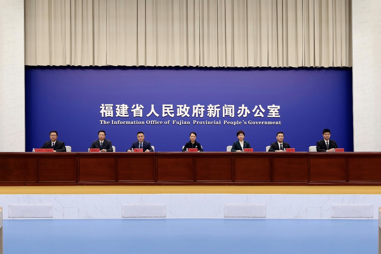 12月2日,福建省政府新闻办召开福建省贯彻落实《中共中央 国务院关于支持福建探索海峡两岸融合发展新路 建设两岸融合发展示范区的意见》系列新闻发布会(第七场),发布包括“退票险”在内的第五批两岸融合发展惠台政策措施。
