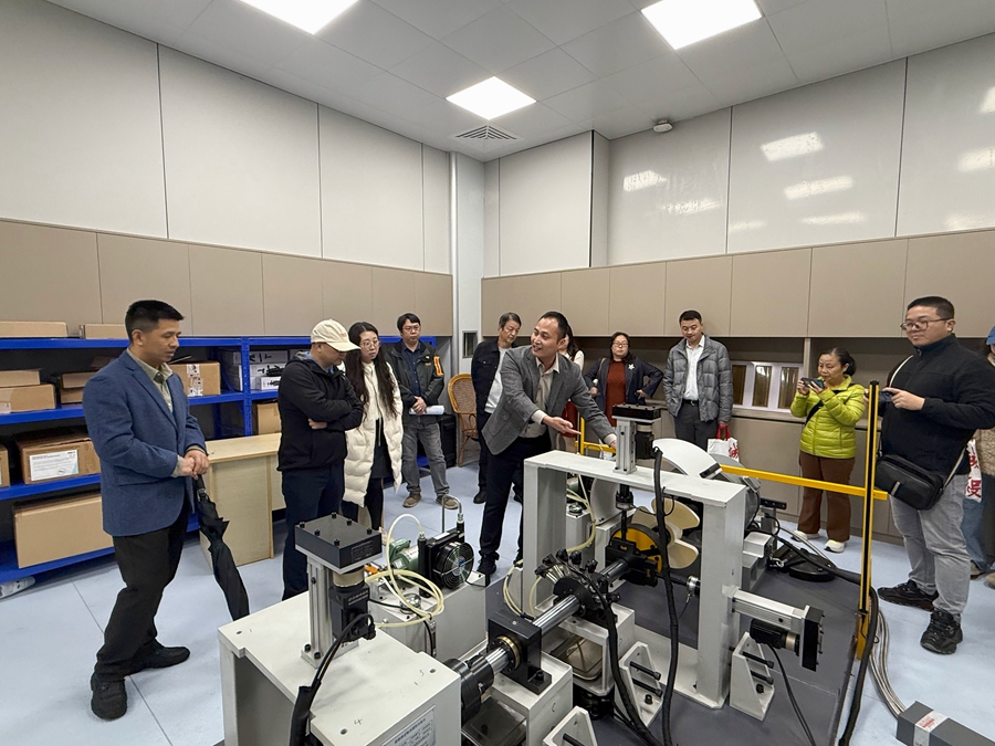 參觀聲學與振動控制實驗室。集美大學宣傳部供圖