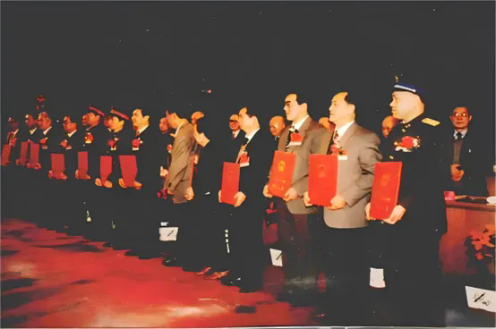 国家科技进步奖一等奖授奖仪式（右二为陈如凯）