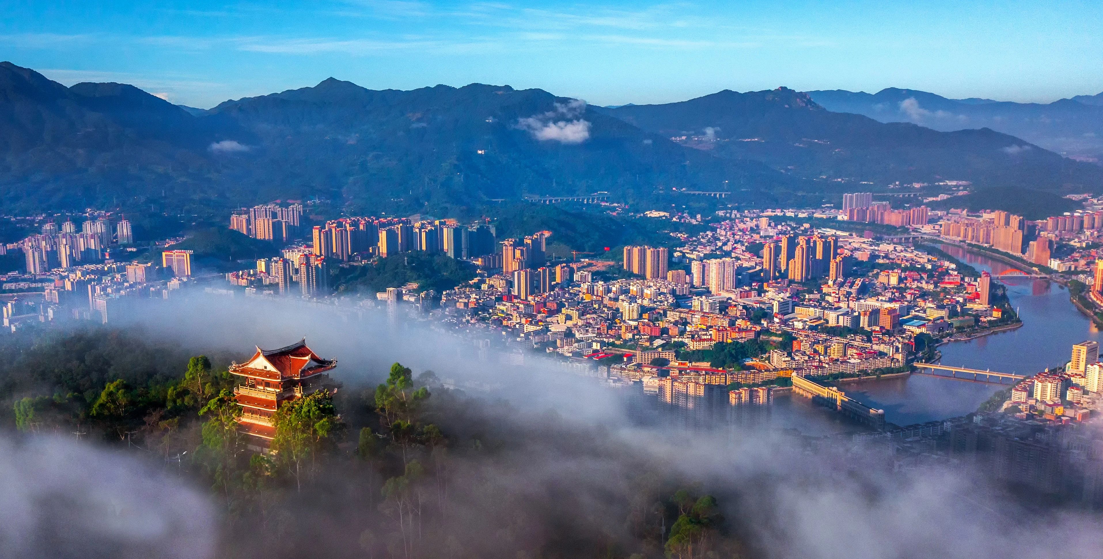 清溪好风光。陈广程摄