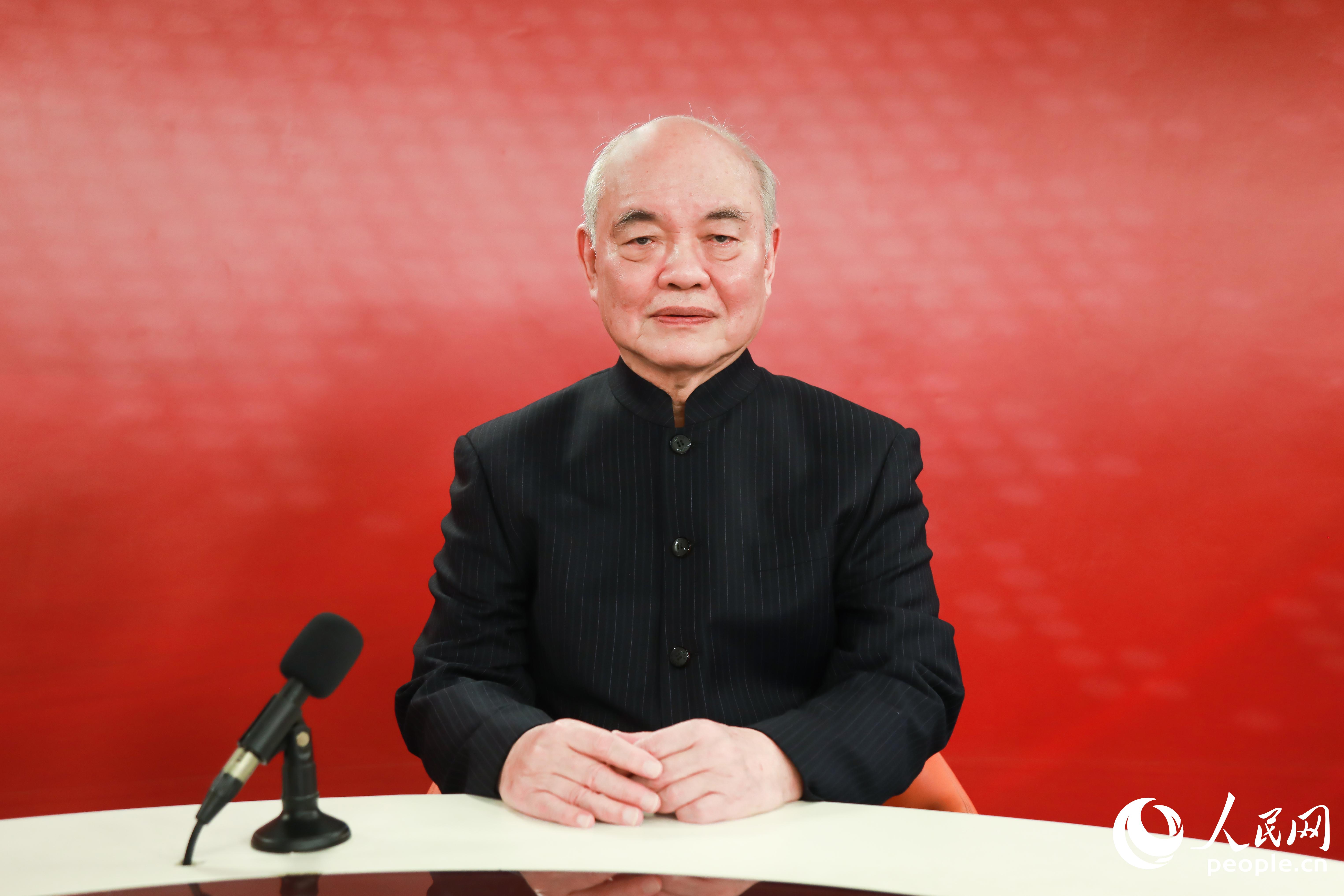 杜建接受專訪。人民網記者 陳永整攝