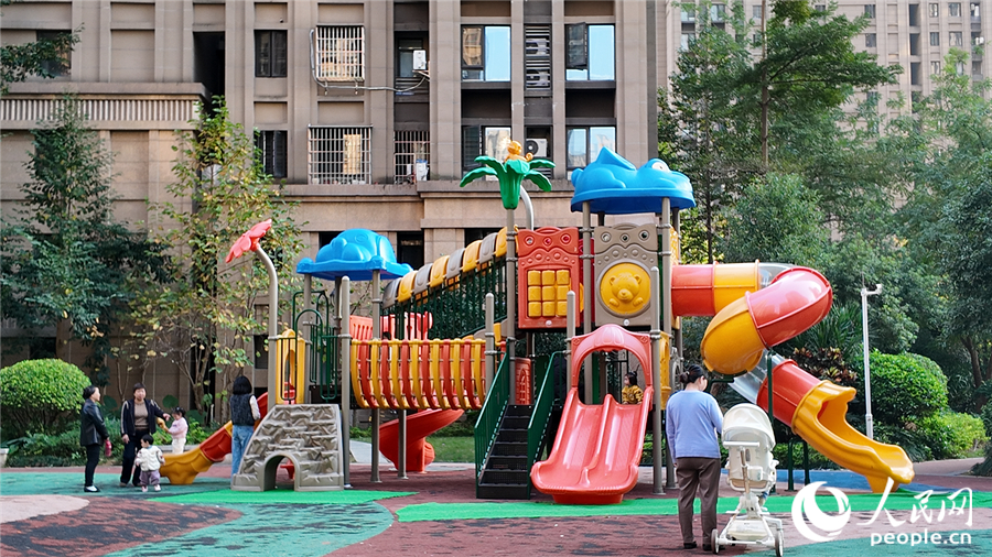 社區兒童游樂區。人民網 楊灝昱攝
