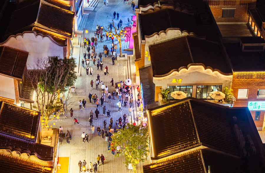 福清利橋古街夜經濟蓬勃發展。福清市影像中心供圖