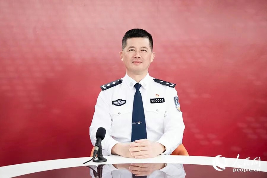 福建省公安廳黨委委員、福州市副市長、市公安局局長肖進才接受人民網專訪。人民網記者 焦艷攝