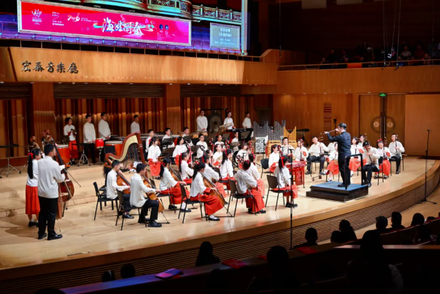 廈門海滄實驗中學民樂團演奏《慶典序曲》。海滄區委宣傳部供圖