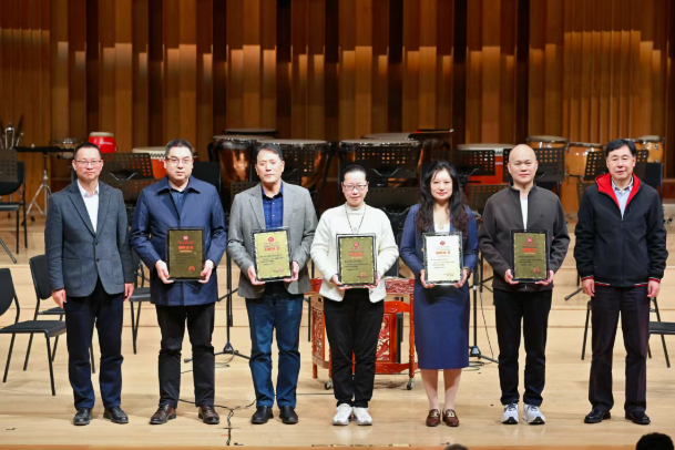 現場頒發証書。海滄區委宣傳部供圖