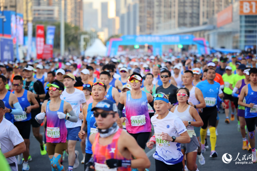 首次按年齡分設大眾組獎項，鼓勵不同年齡段的跑者超越自我。人民網記者 陳博攝