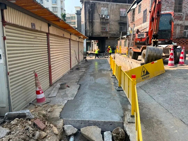 老旧小区改造施工中(资料图)