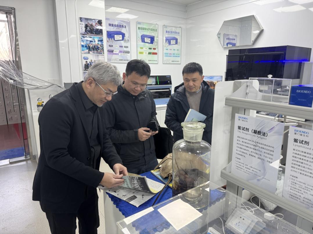 “進不了窗口”服務分中心到廈門鱟試劑生物科技股份有限公司調研指導熒光染色液備案事宜