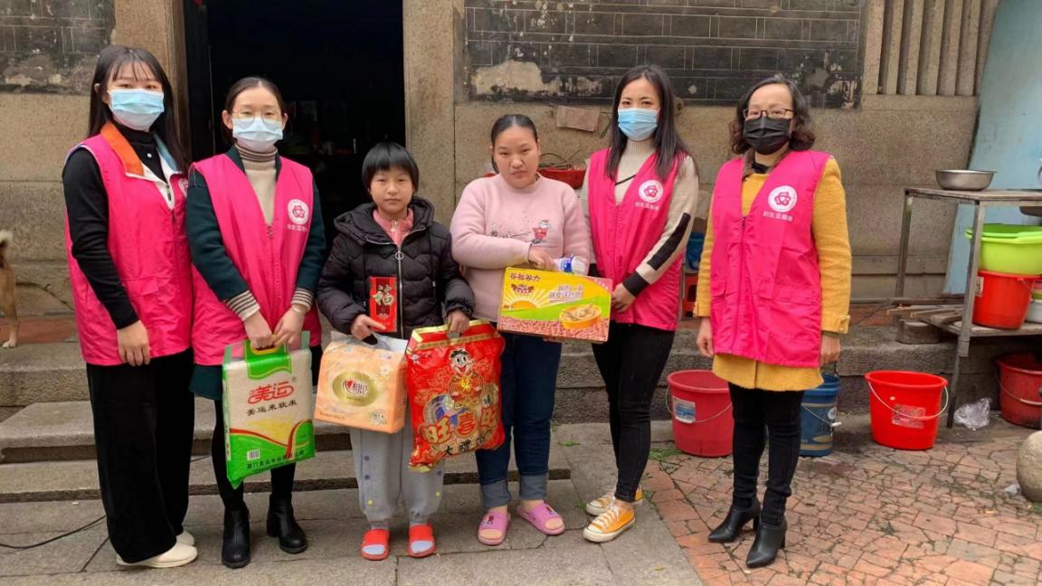 幫幫團志願者們為困境家庭帶來溫暖關懷