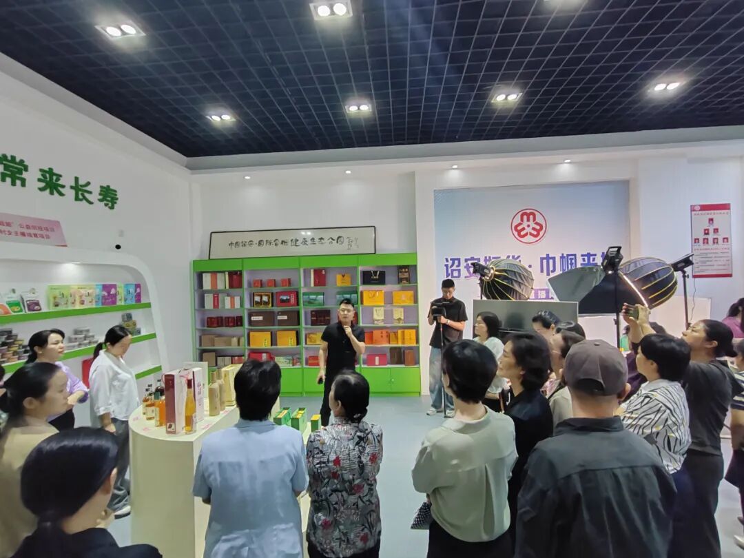 开展走访调研与座谈交流