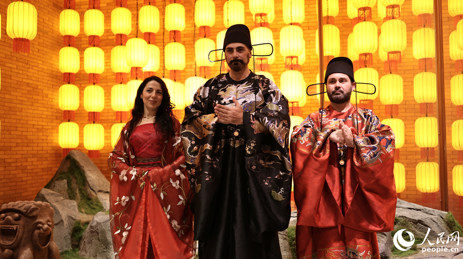 體驗漢服，感受中式美學氣韻。人民網記者 李昌乾攝