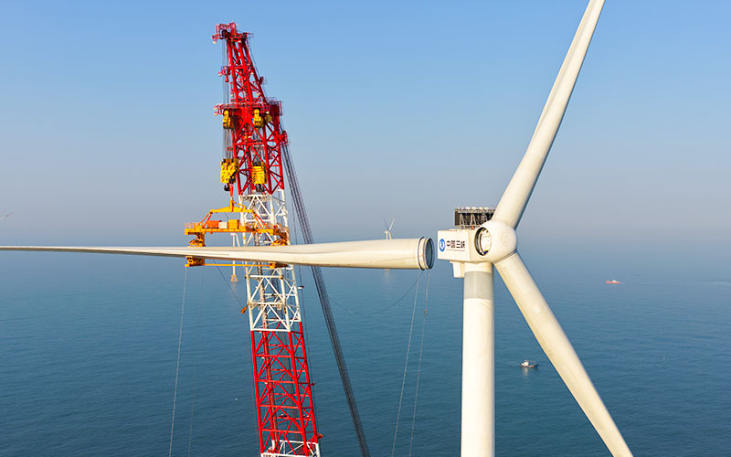 重要突破！全球首台20兆瓦海上风电机组在福建海域完成吊装