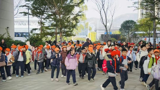 長樂區科創研學實踐教育基地迎來規模達千人的區外學子研學活動