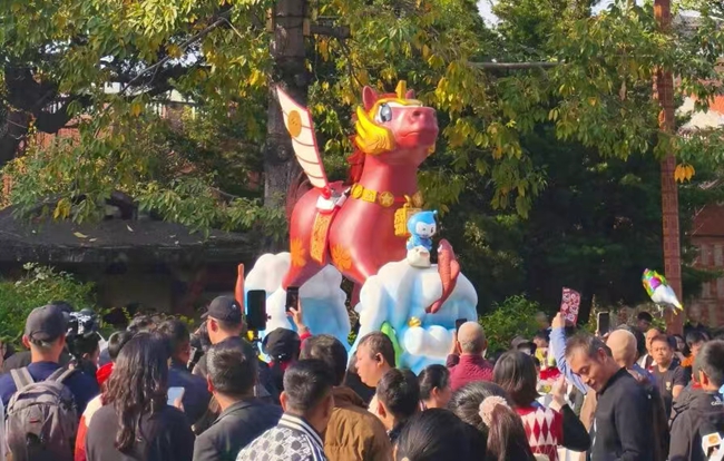 泉州古城马年生肖IP“六合同风马”第四匹骏马“天·召召”