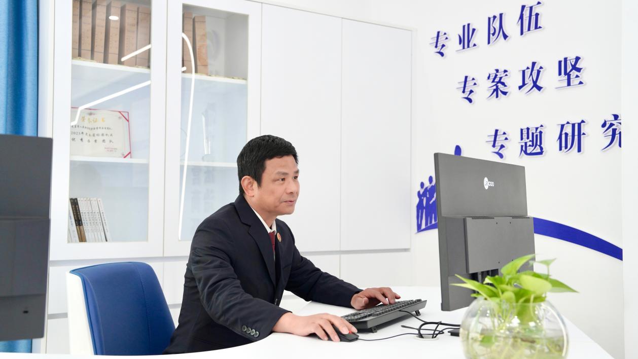 龙岩市人民检察院研究室主任王开源。受访者供图