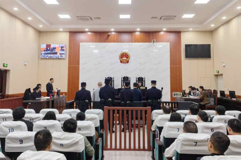 龙岩检察机关组织企业人员观摩企业内部职务犯罪案件庭审。龙岩市人民检察院供图