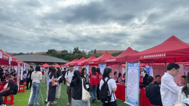 專場招聘活動現場。廈門市人社局供圖