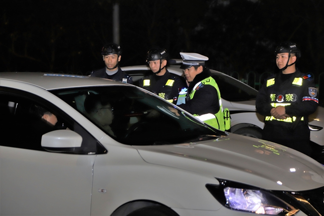 交通安全检查。漳州开发区供图