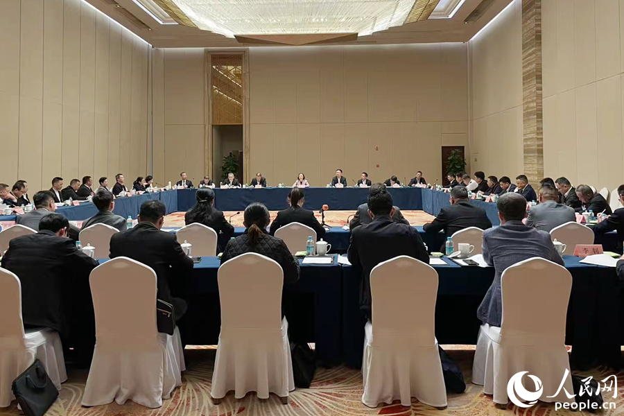 分组讨论现场。人民网记者 林盈摄