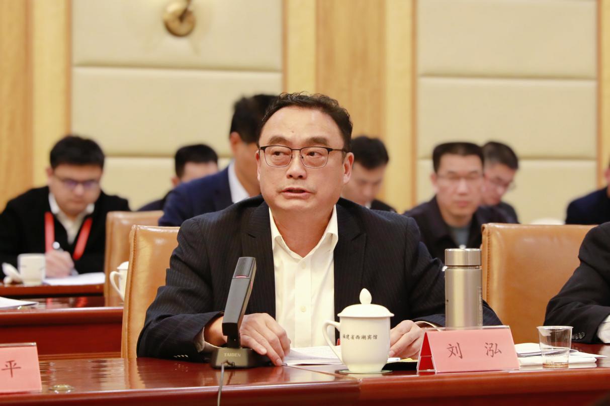 福建省政协常委、民盟福建省委会一级巡视员刘泓。受访者供图