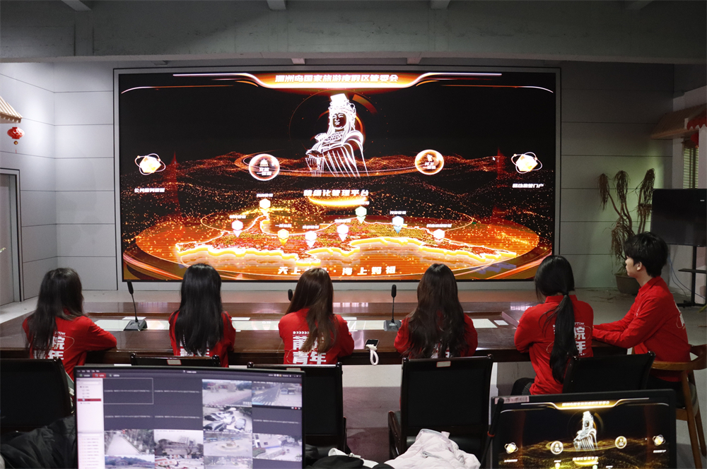 实践队师生调研“智汇湄洲”平台的运行机制