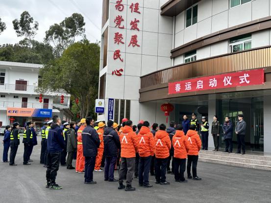 平安产险福建分公司联合全省各地市交警部门，共同启动平安春运公益服务