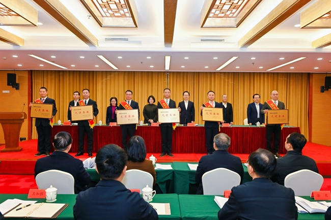 表彰民政系统先进集体、劳动模范和先进工作者