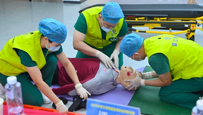 激励职工积极践行“红医精神”建新功，开展“岗位大练兵”活动