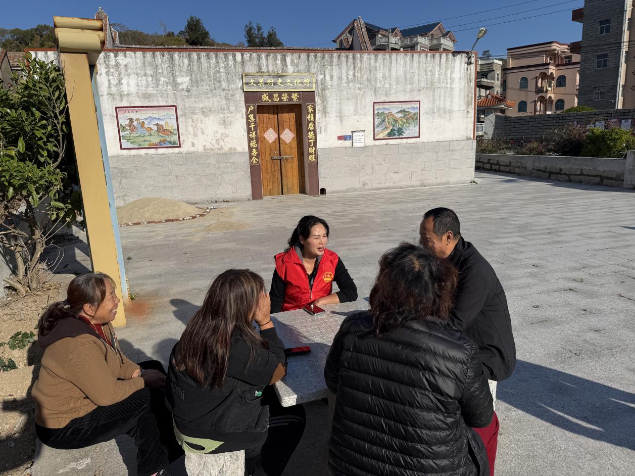 黨代表“民情板凳會”