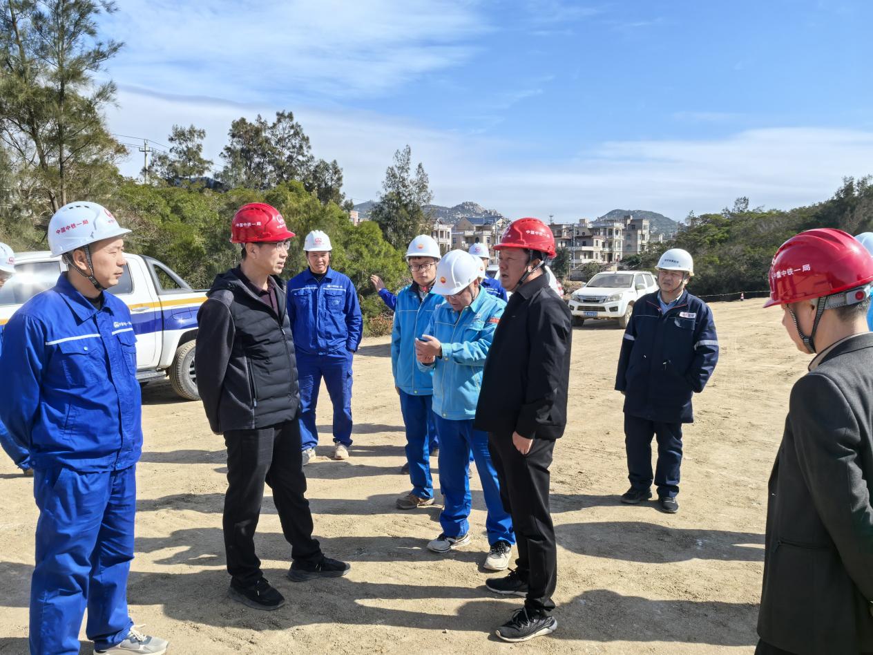 LNG疏港公路項目一線開展質量安全檢查