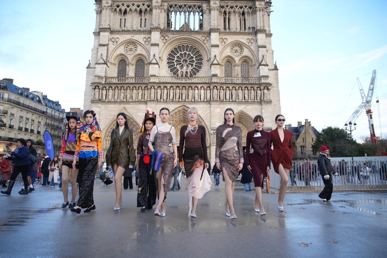 改良版的惠安女服飾登上國際時裝周秀場。惠安縣委宣傳部供圖