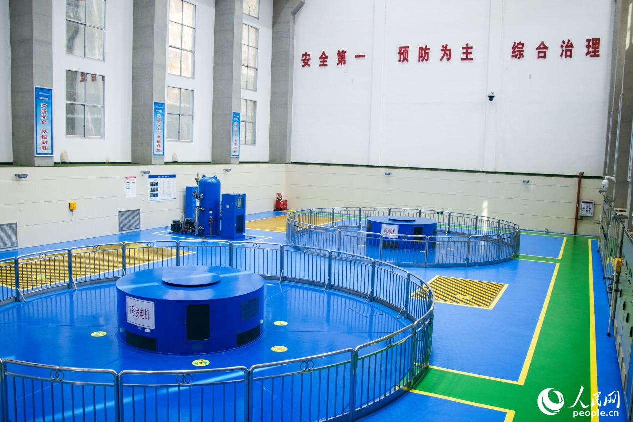 一台新发电机组的发电量比过去五台机组的总和还高。人民网 林铭贤摄