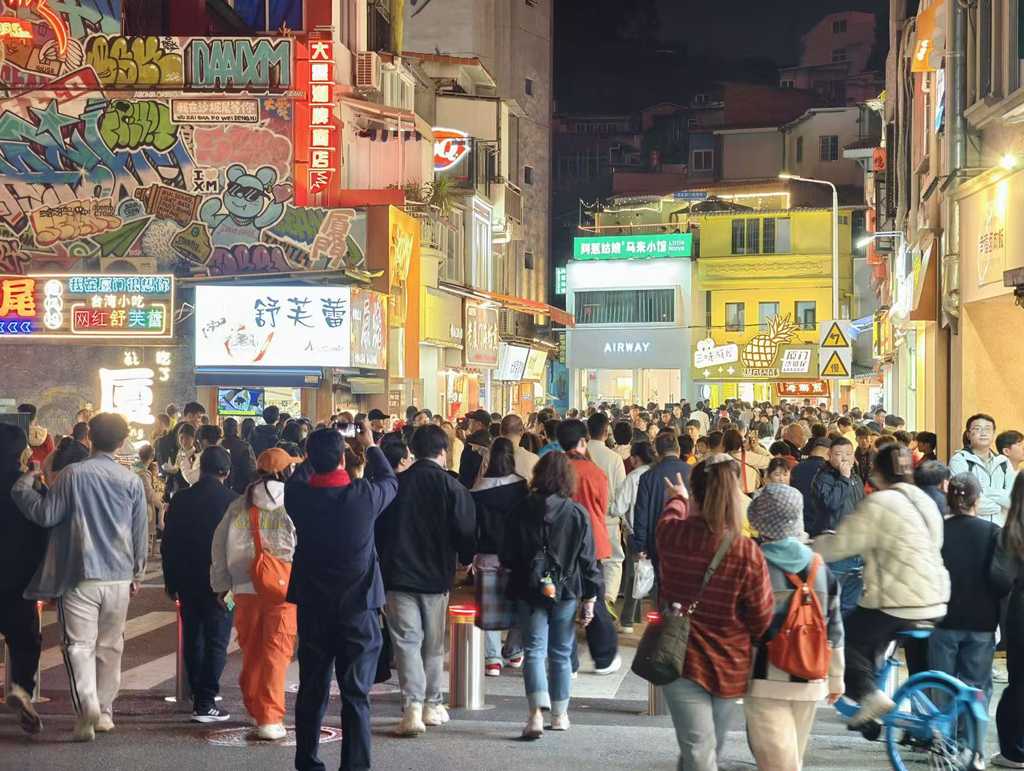 沙坡尾限時步行路段市民游客雲集