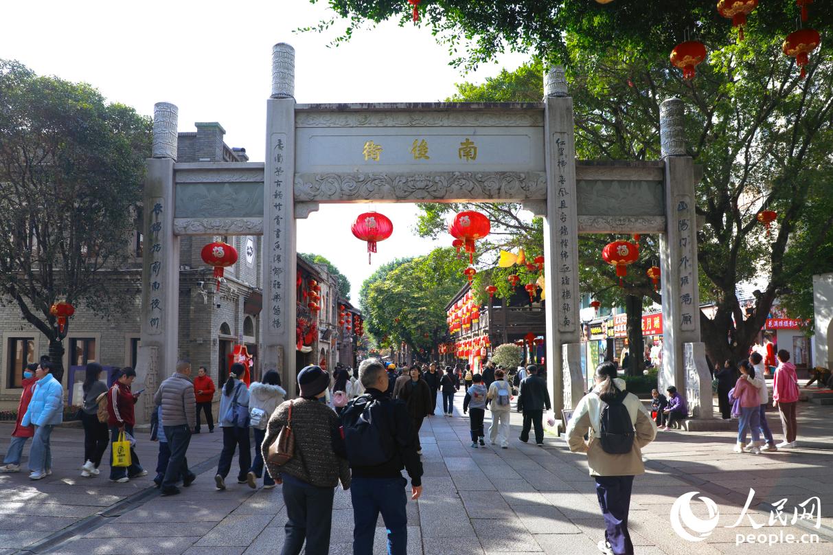 三坊七巷，年味兒十足。人民網記者 李唯一攝
