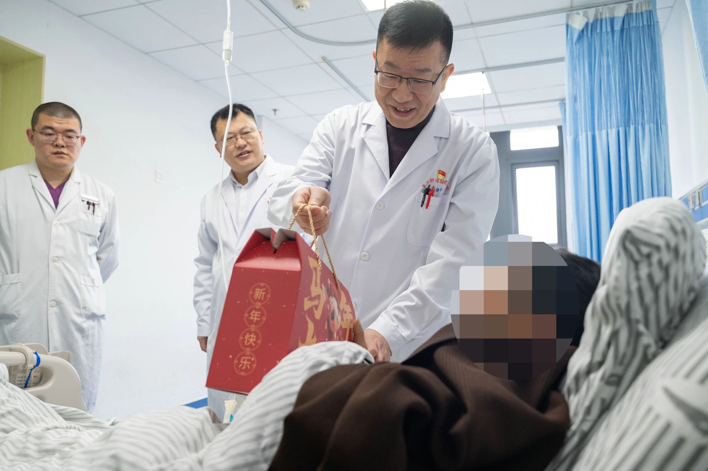 院领导看望慰问住院病人