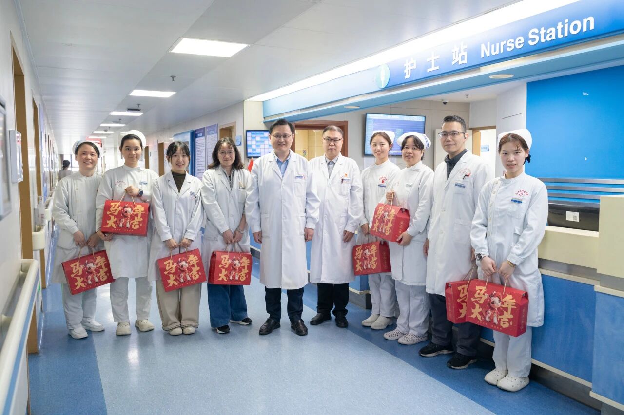 院领导向坚守岗位的医护人员送去新春祝福