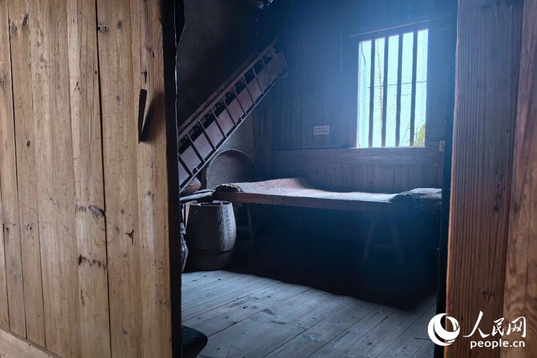 坂中村第一代“移民房”内景。人民网记者 叶青卿摄