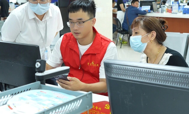 古田县为群众提供“帮代办”服务