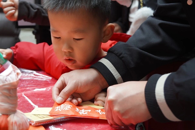 體驗制作摩崖石刻書簽