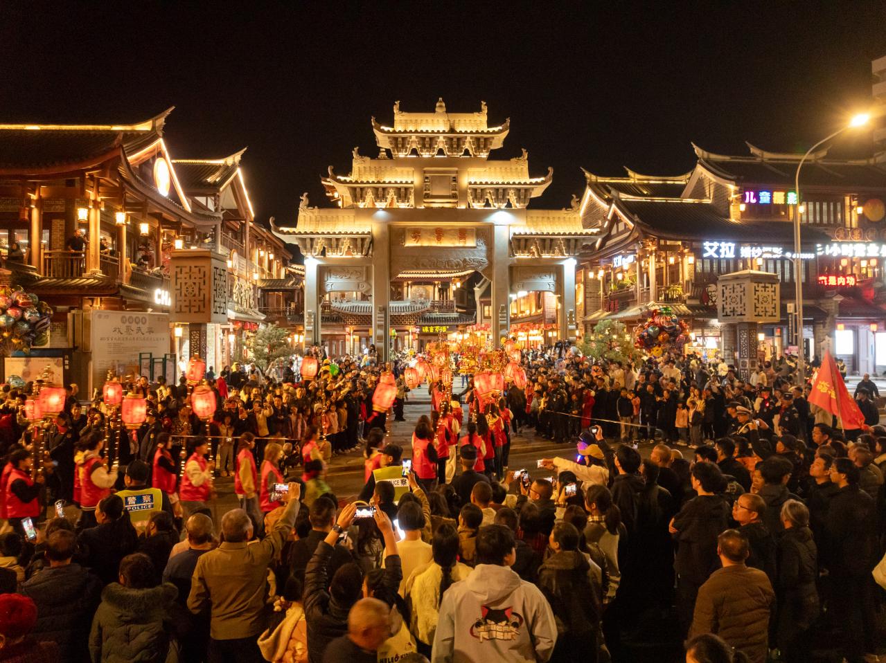 新春灯会巡游现场